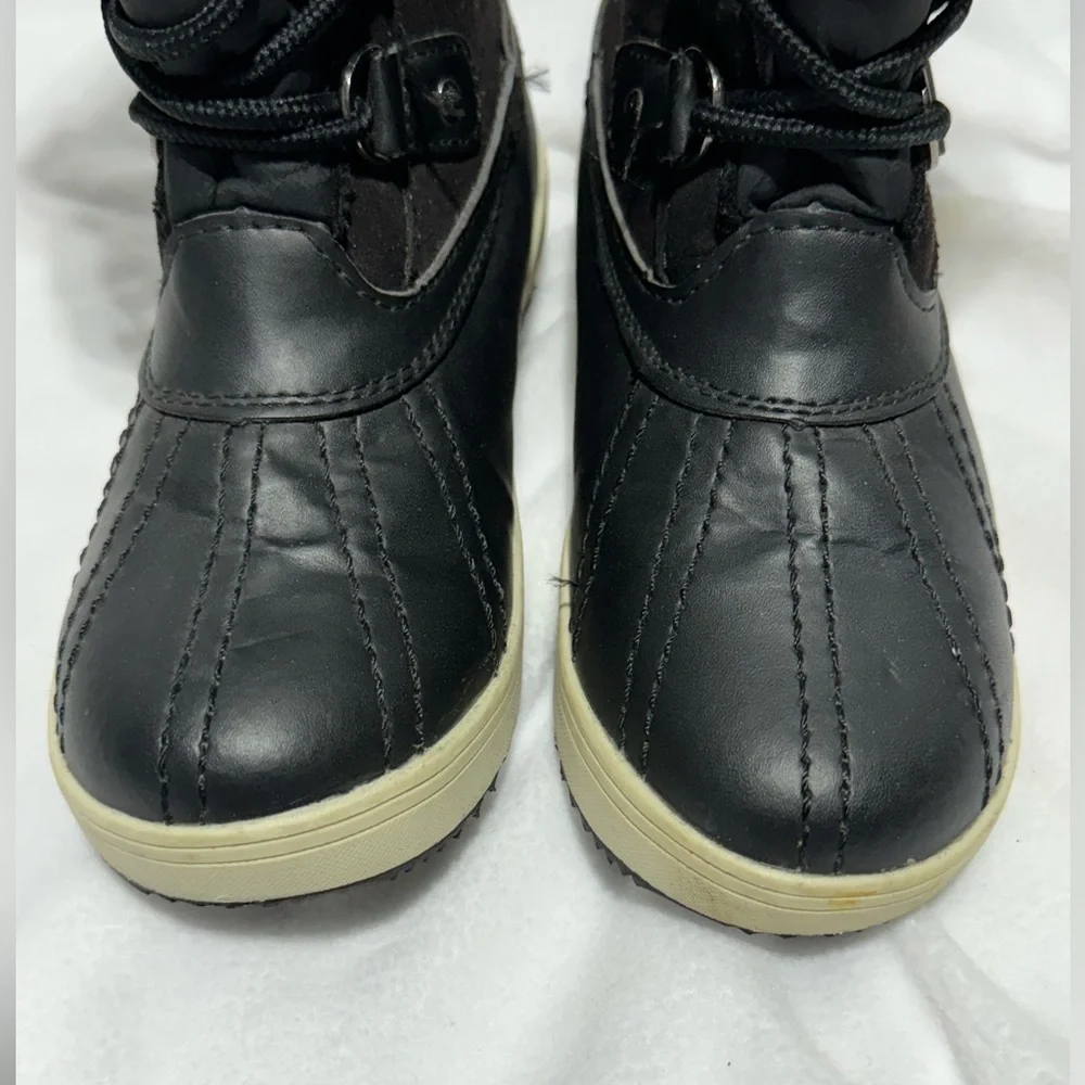 Khombu Girl's Size 1 Daria Black White Knit Embroidered Winter Snow Boots